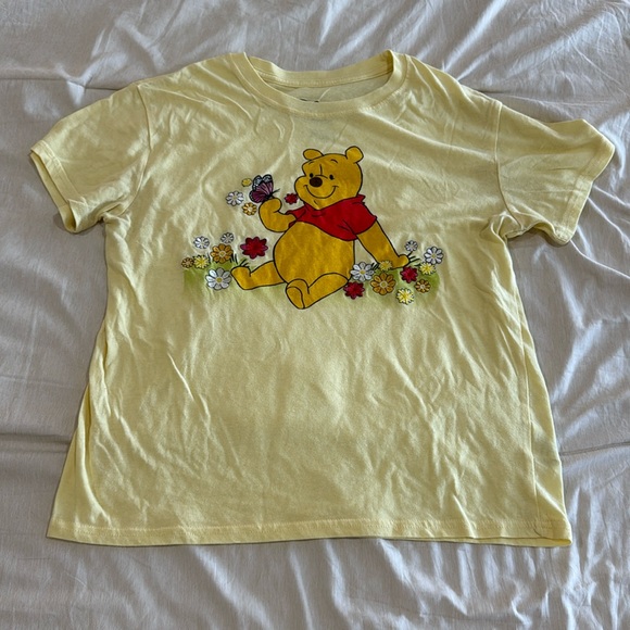 Disney Winnie the Pooh Embroidered Flowers Tee • Yellow • Size Large • EUC - Picture 1 of 4